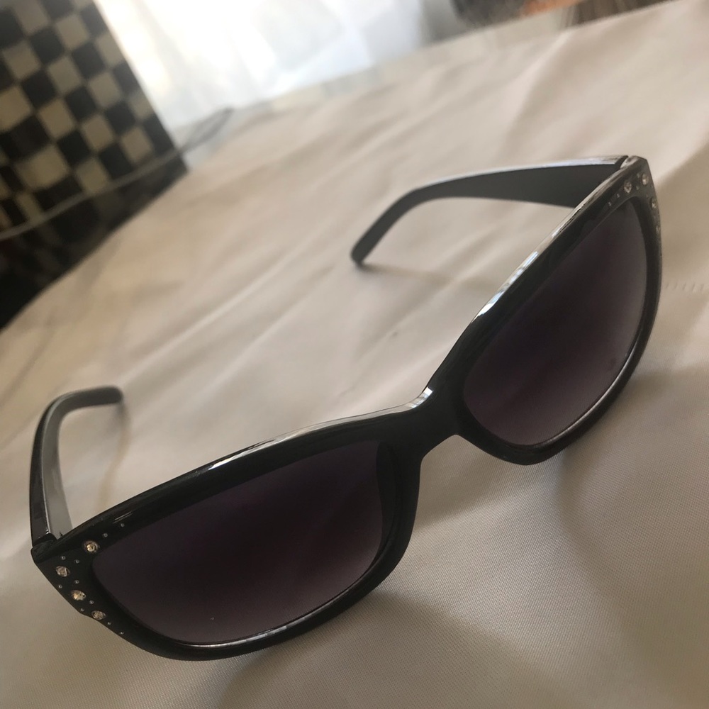 Steve Madden sun glasses